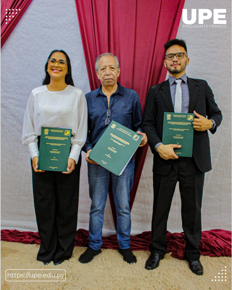 Estudiantes de Arquitectura UPE se reciben tras la Presentación del Trabajo Final de Grado